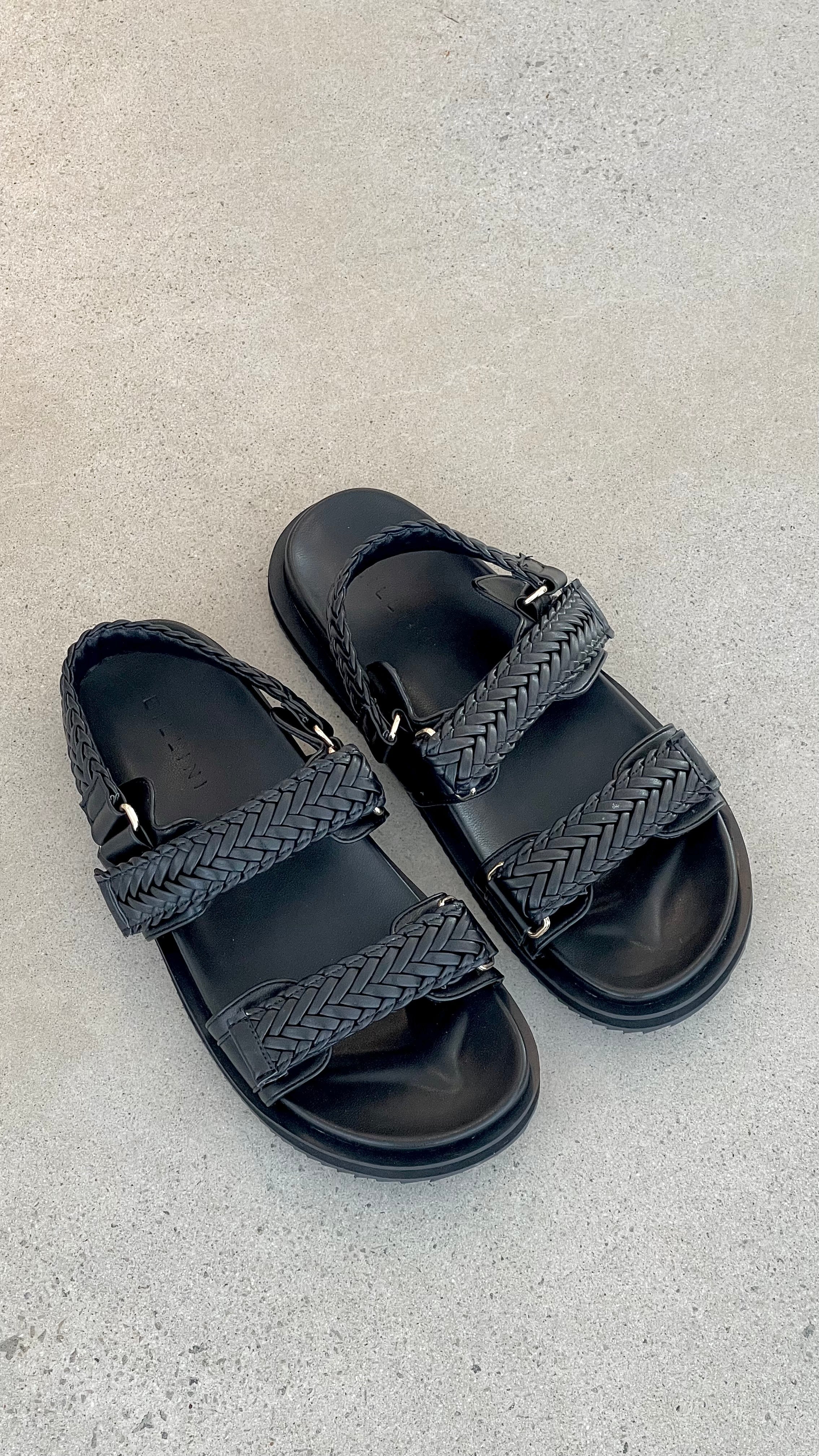 Taishi Slide - Black